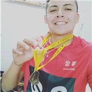 Profesor de boxeo tailandés (muay tahi) imparte clases para cualquier edad